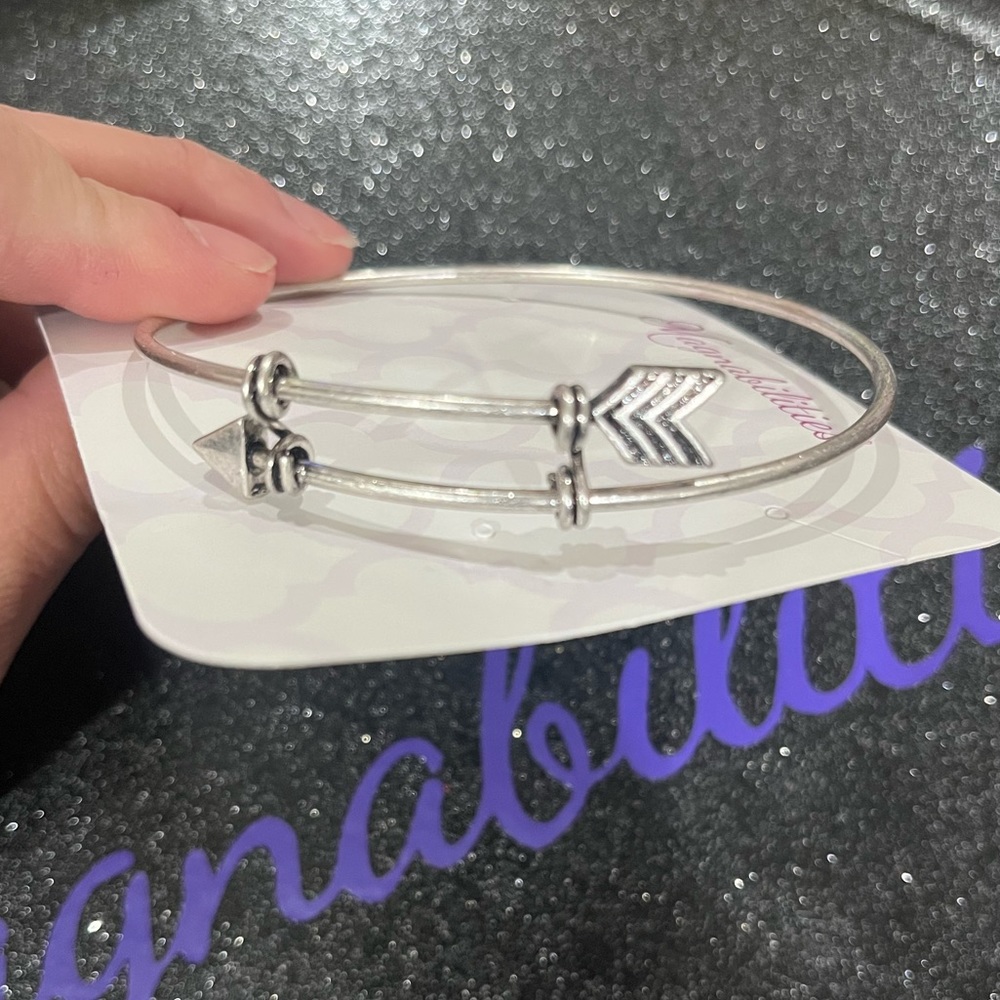 Arrow bracelet